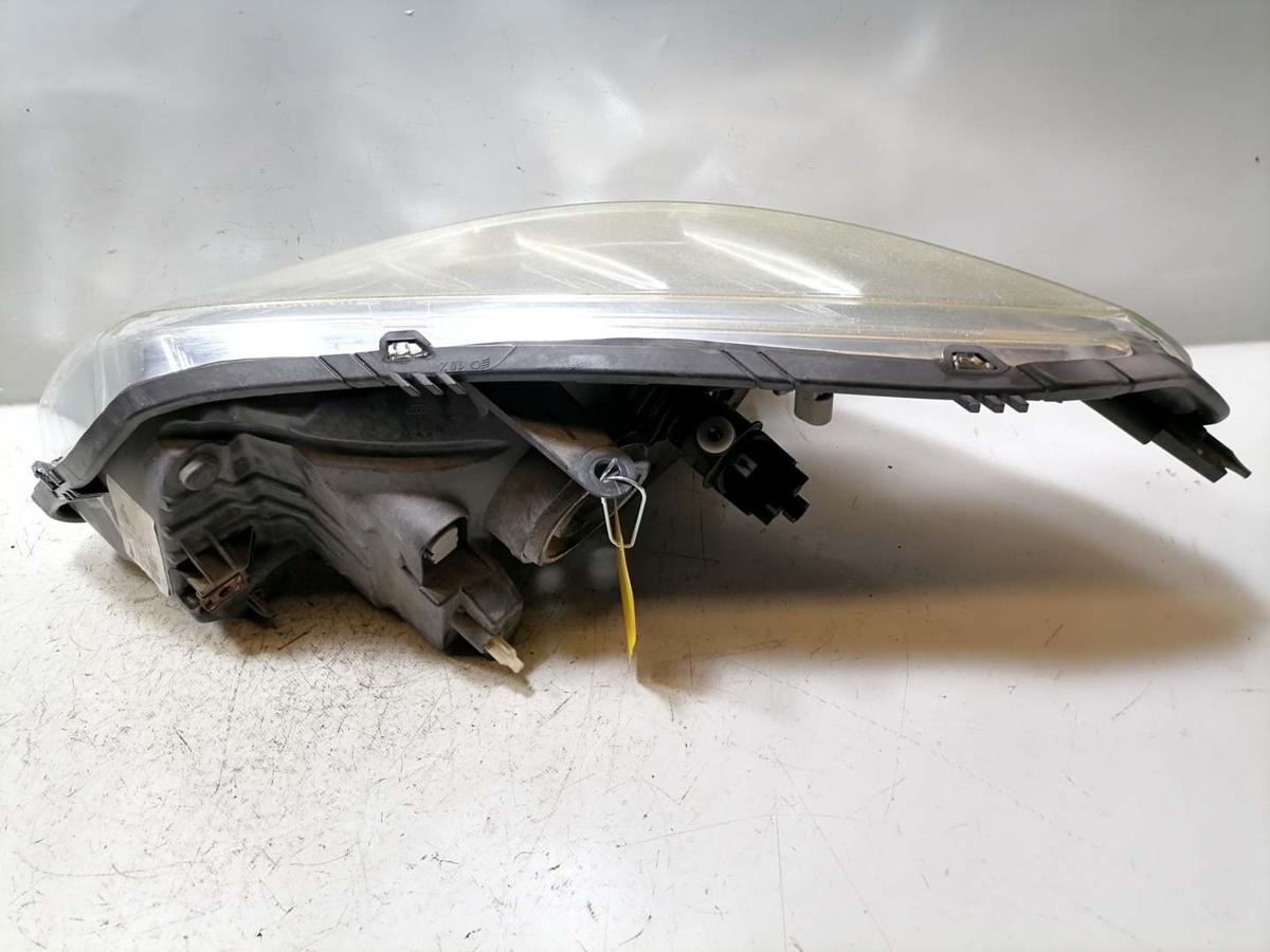 Dacia Sandero original Scheinwerfer rechts Halogen obehalb leicht vergilbt Bj.2009